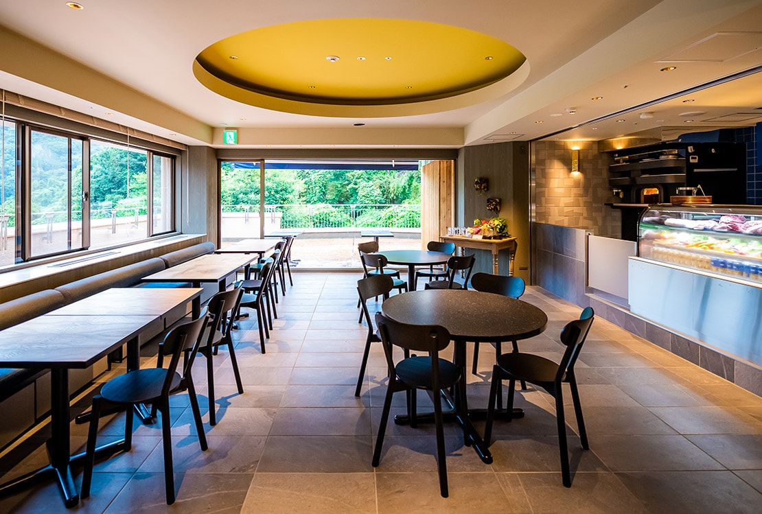 ビュッフェスタイルの食堂